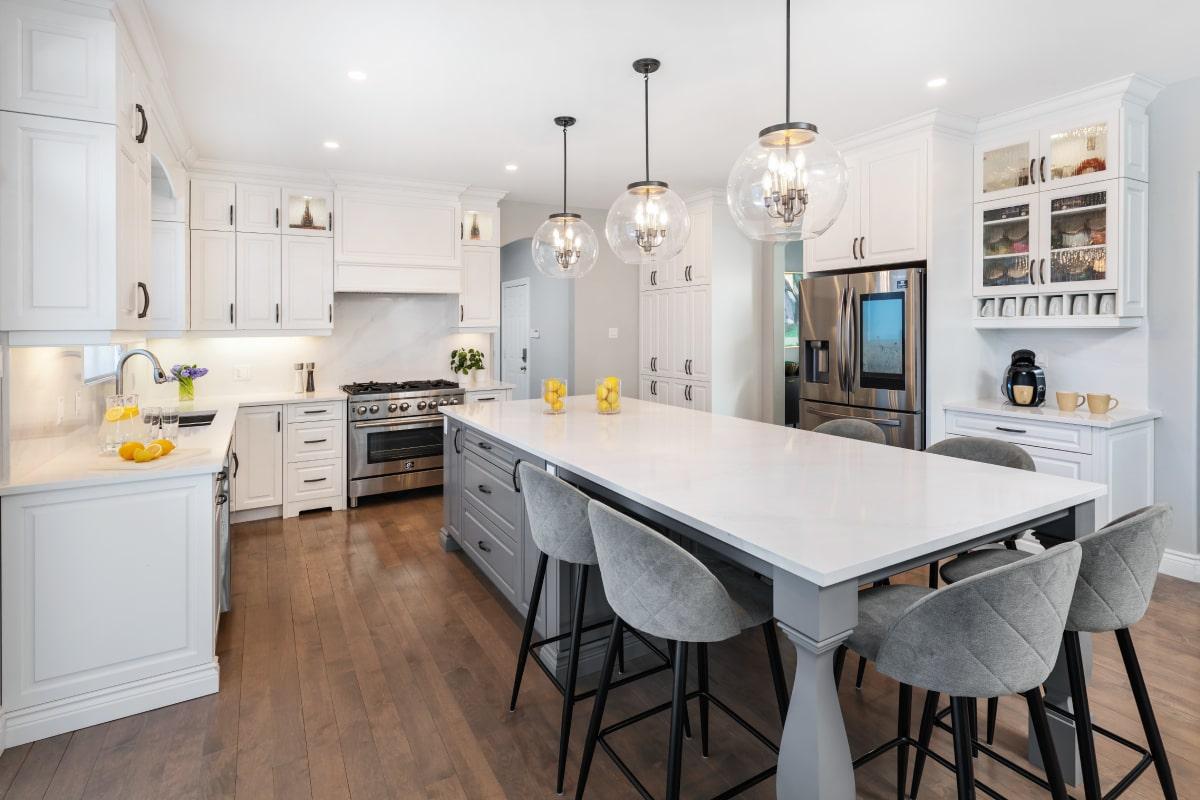 Ample counter space ensures smooth ​meal prep in your eat-in kitchen