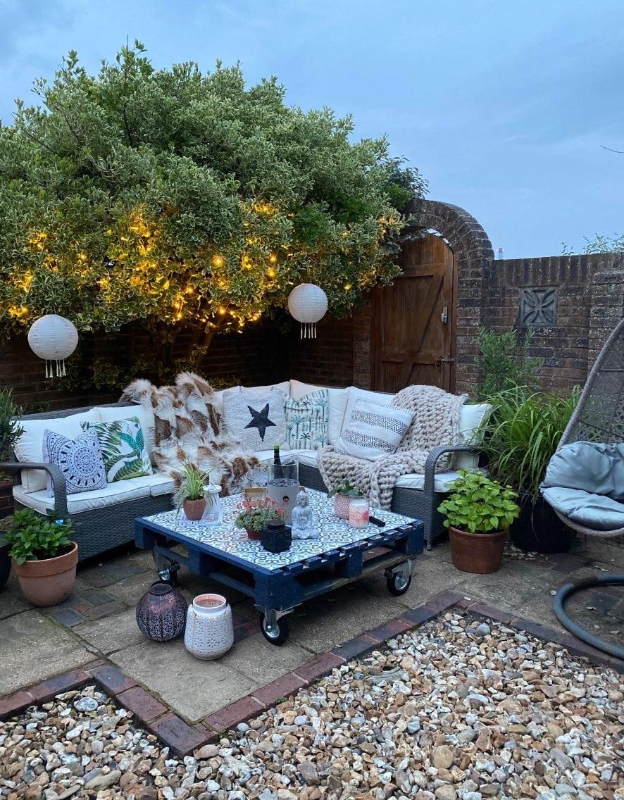 Integrate lighting into⁤ your pallet garden for ​enchanting evening⁣ ambiance