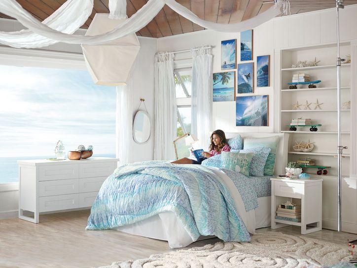 Nautical-themed teen bedroom​ with maritime accents and a fresh blue ⁤color scheme