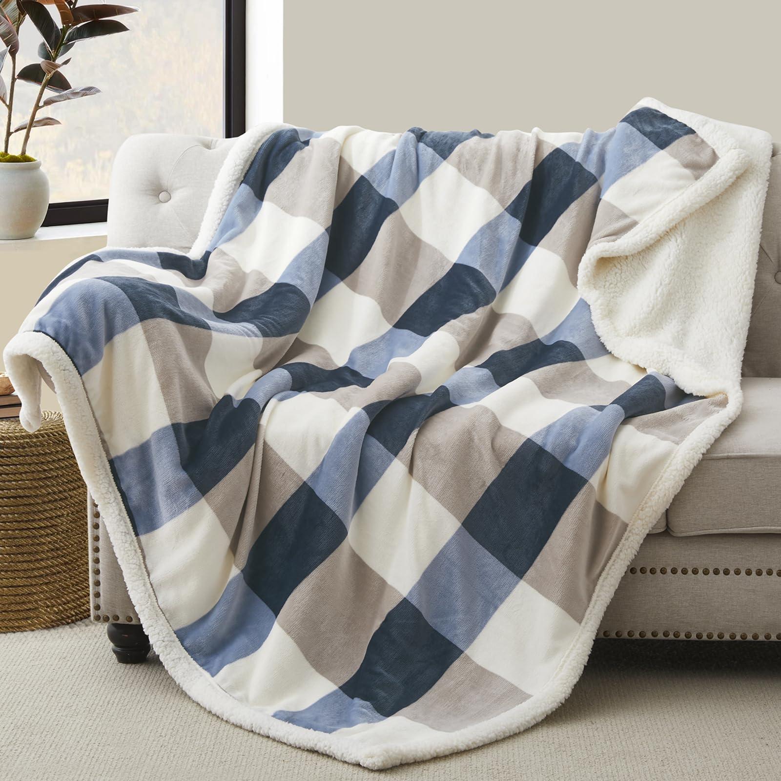 Cozy throw ⁣blankets for ‍warmth​ and texture⁣ in your⁤ living room