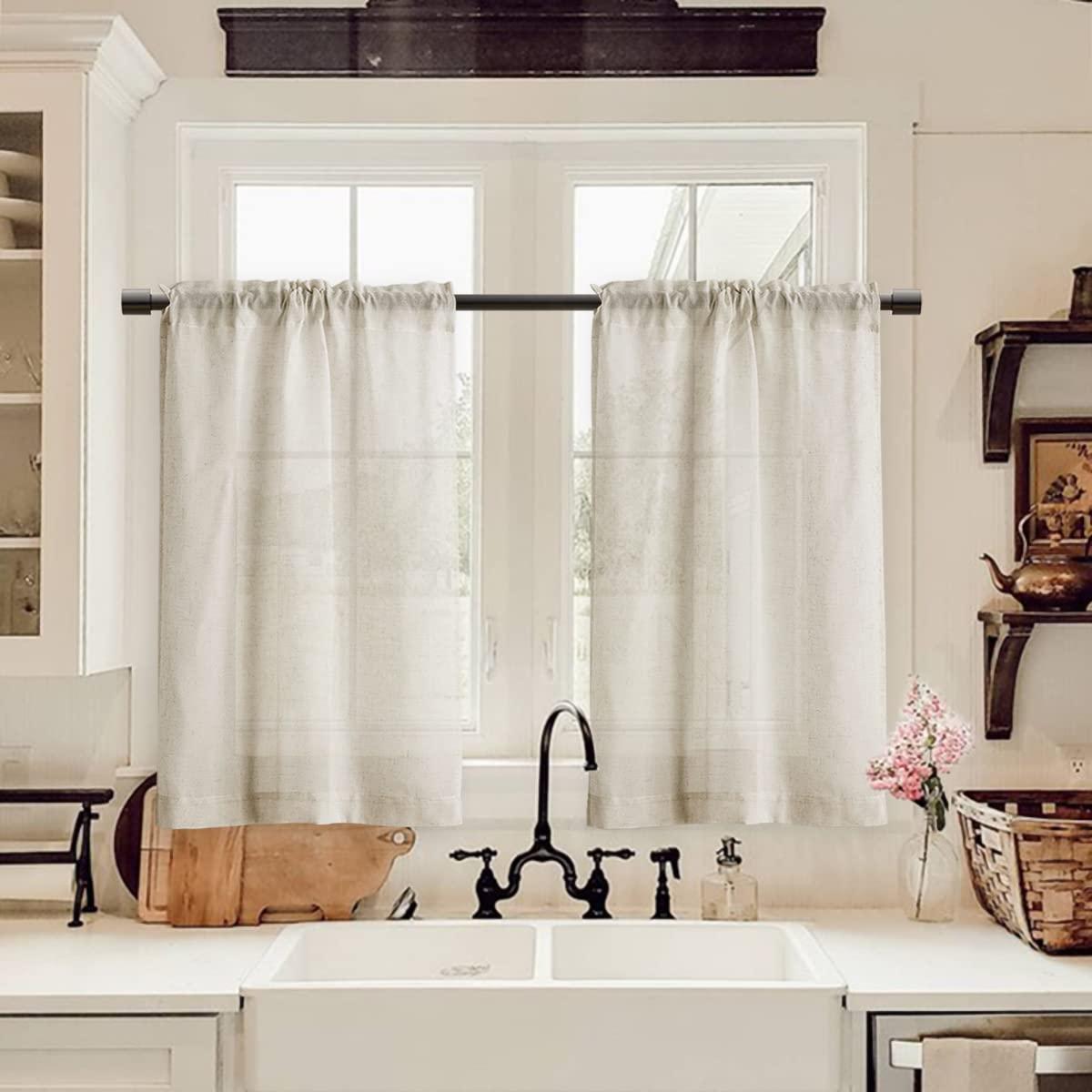 Charming window treatments enhance light and privacy in your ⁢farmhouse kitchen