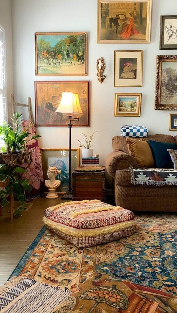 A vintage pouf for extra seating and a pop of‌ color in your Boho Living Room