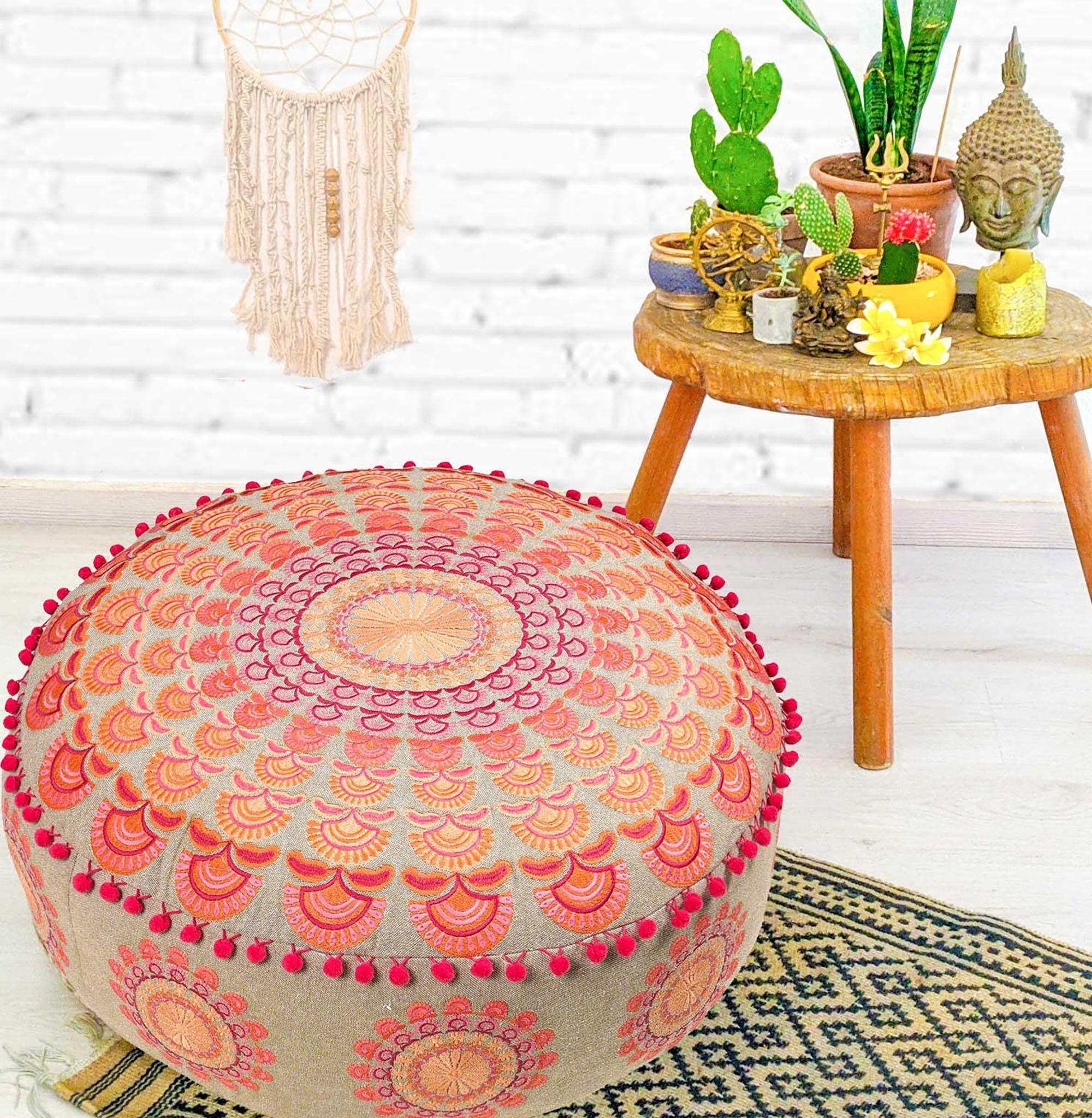 Funky poufs for versatile seating and a pop of color in ⁣your Boho Living ⁣Room