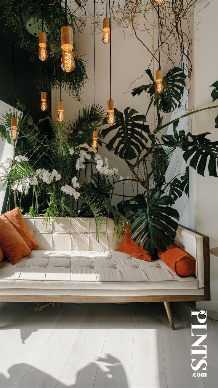 Incorporate hanging plants to bring life ‌to‍ your Boho Living Room⁢ design