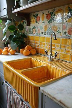 Experiment with patterns on backsplashes to make a statement in ⁢your Eat-In Kitchen