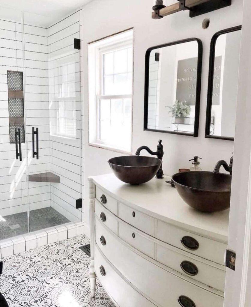 Personal touches make farmhouse bathrooms uniquely⁤ yours and inviting