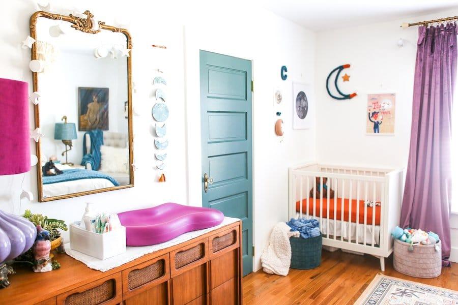 Add personal touches⁤ with family ⁤photos around the Nursery Nook