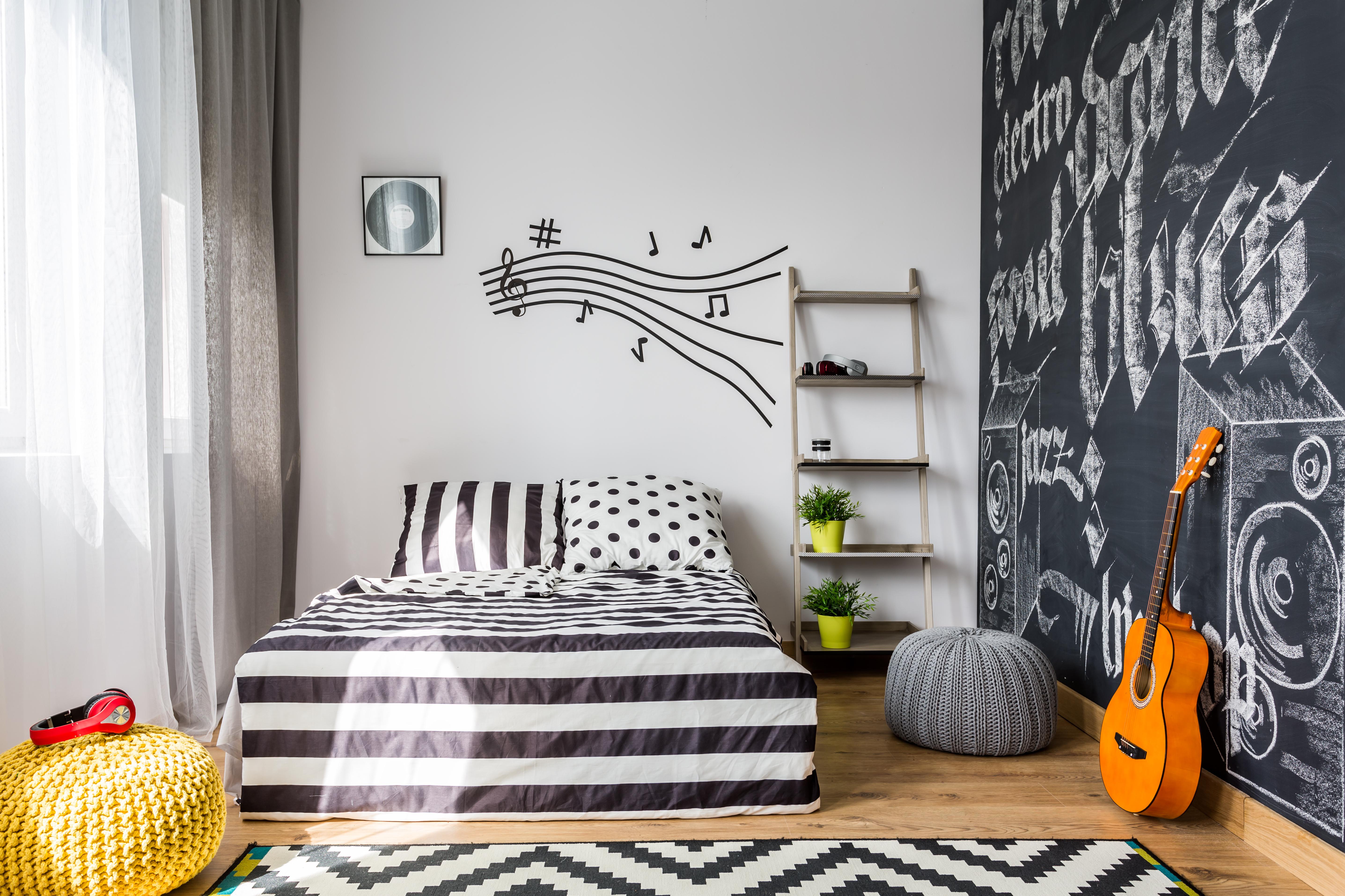 Incorporate a music corner with instruments ⁢in your teen bedroom