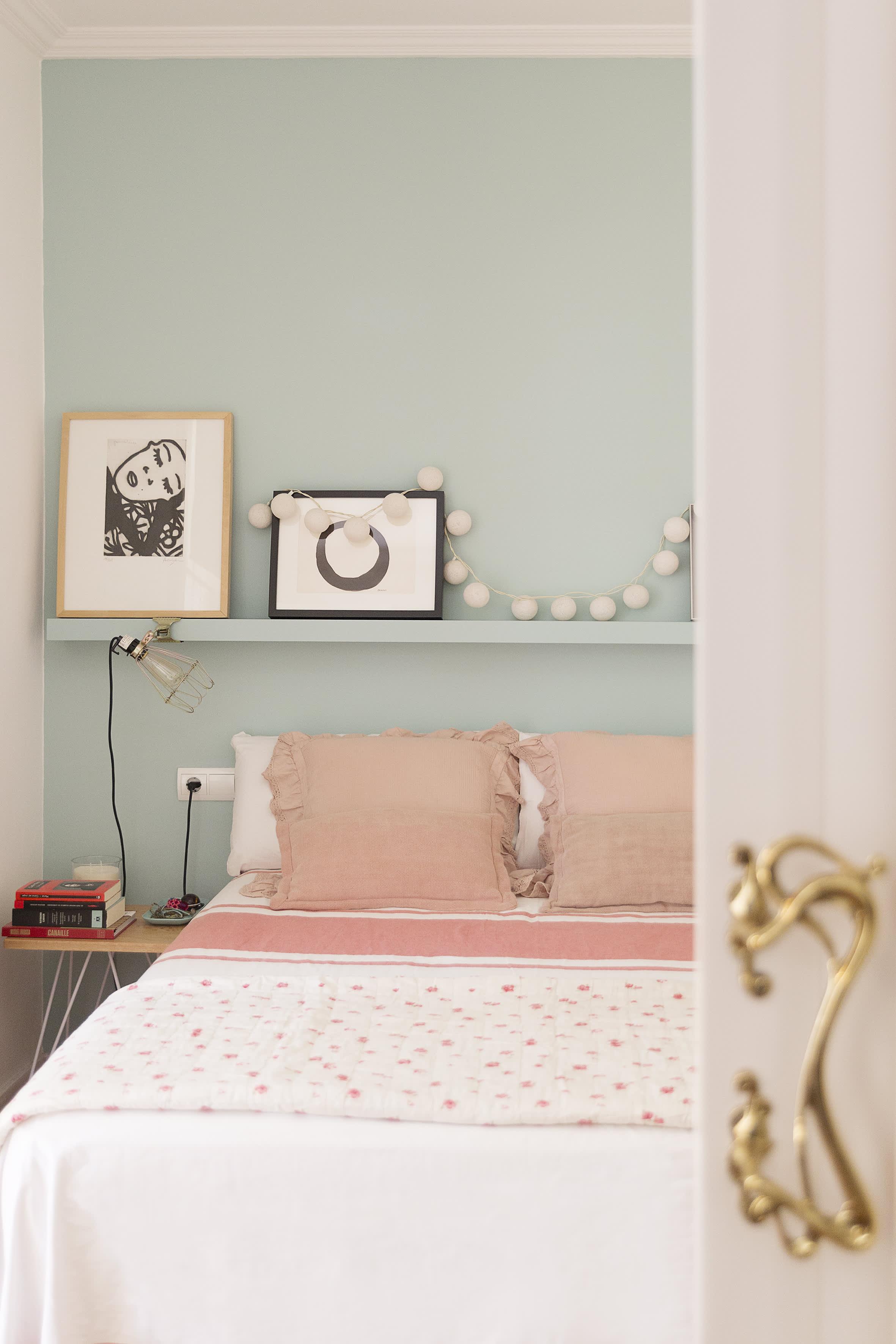 Soft Pastels: Gentle hues‍ create​ a dreamy atmosphere in⁢ this bedroom trend