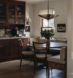 Include a ⁣cozy seating nook for casual gatherings in your Burgundy Kitchen