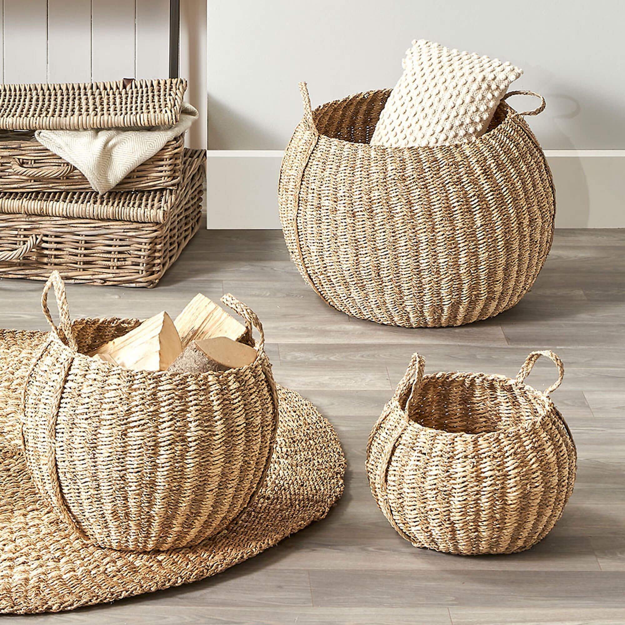 Place ​woven baskets for storage to add character‍ to your⁢ earthy living room