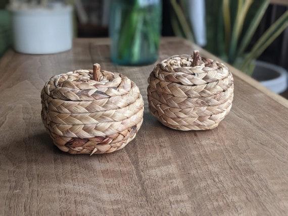 Woven baskets keep your farmhouse kitchen organized while enhancing decor