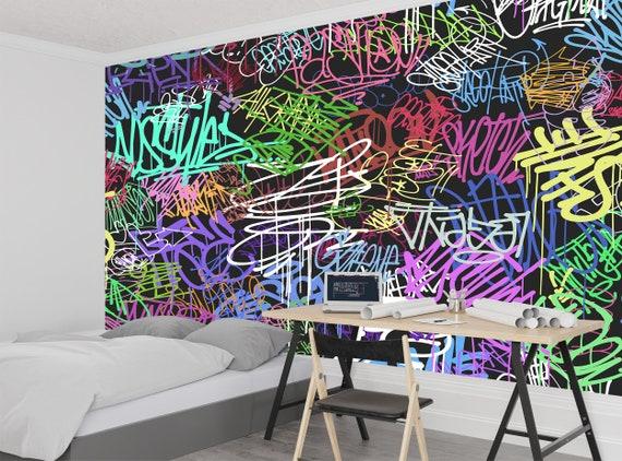 Use removable wallpaper for a trendy,‍ temporary design change in the ​teen bedroom