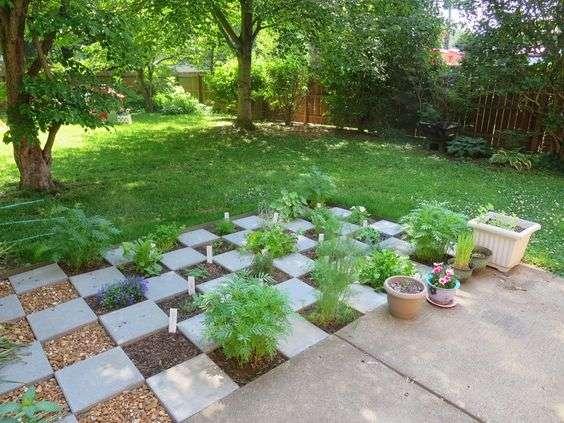 Craft a herb garden ​for practical yet⁢ stunning ‍front yard landscaping