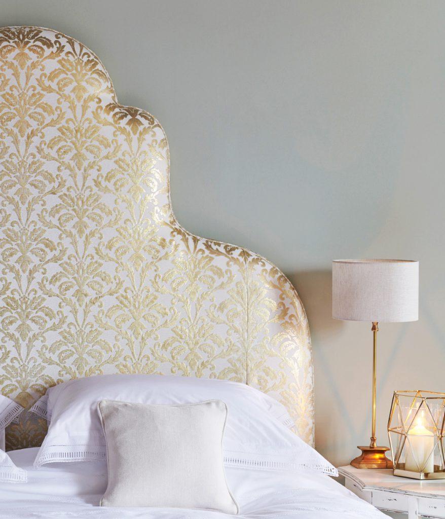 Dramatic Headboards: Elevate your bed’s‌ presence with bold designs in your ⁢bedroom trend