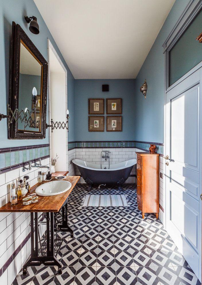 A mix of vintage and modern elements defines your eclectic bathroom