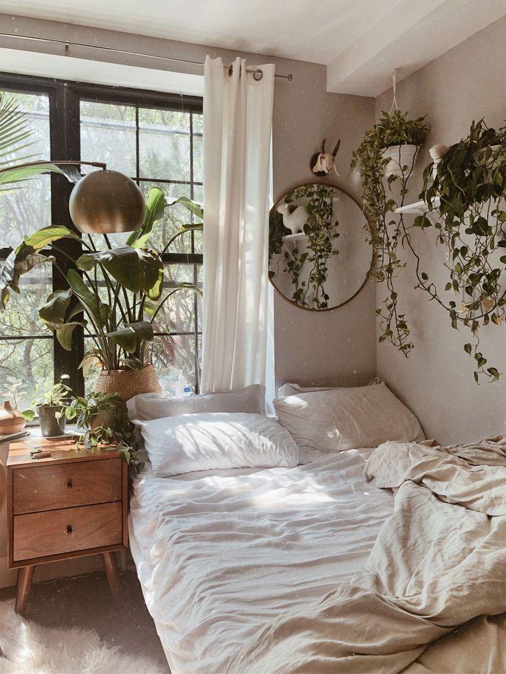 Decorative plants add life without cluttering ‍your minimalist bedroom design