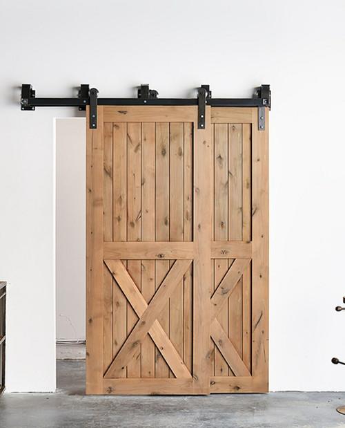 Barn doors add‍ rustic ⁣charm to⁣ farmhouse bathrooms