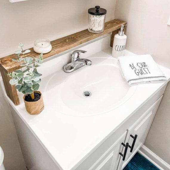 Farmhouse sinks provide a practical touch to ​cozy bathrooms