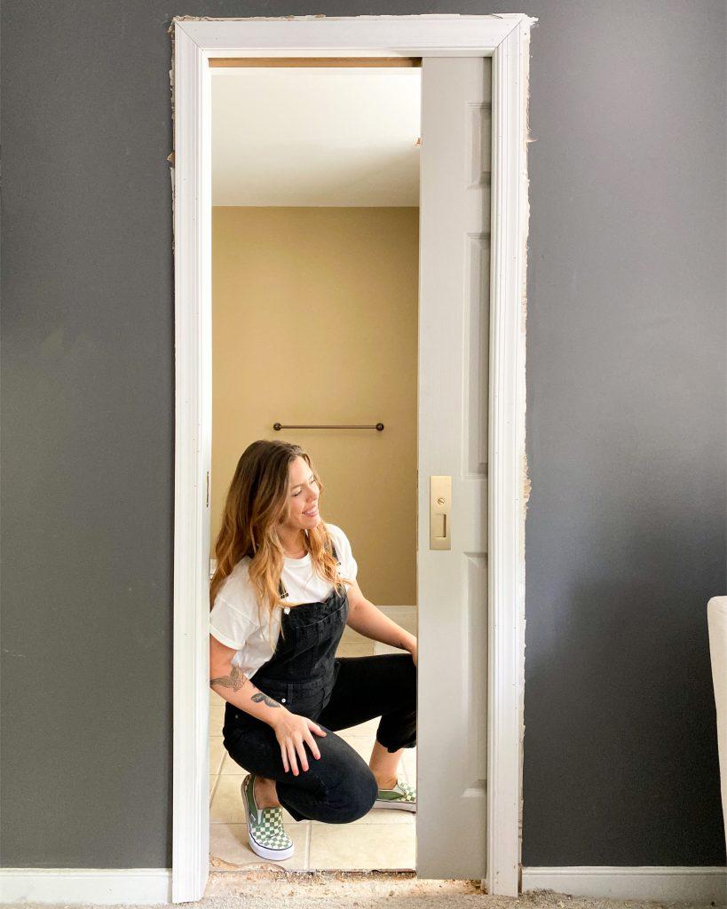 Consider a pocket door ⁣to save space in⁣ your small bathroom