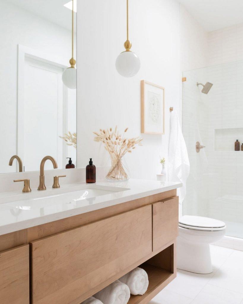 Add bright lighting ‌to enhance space‌ in your small bathroom