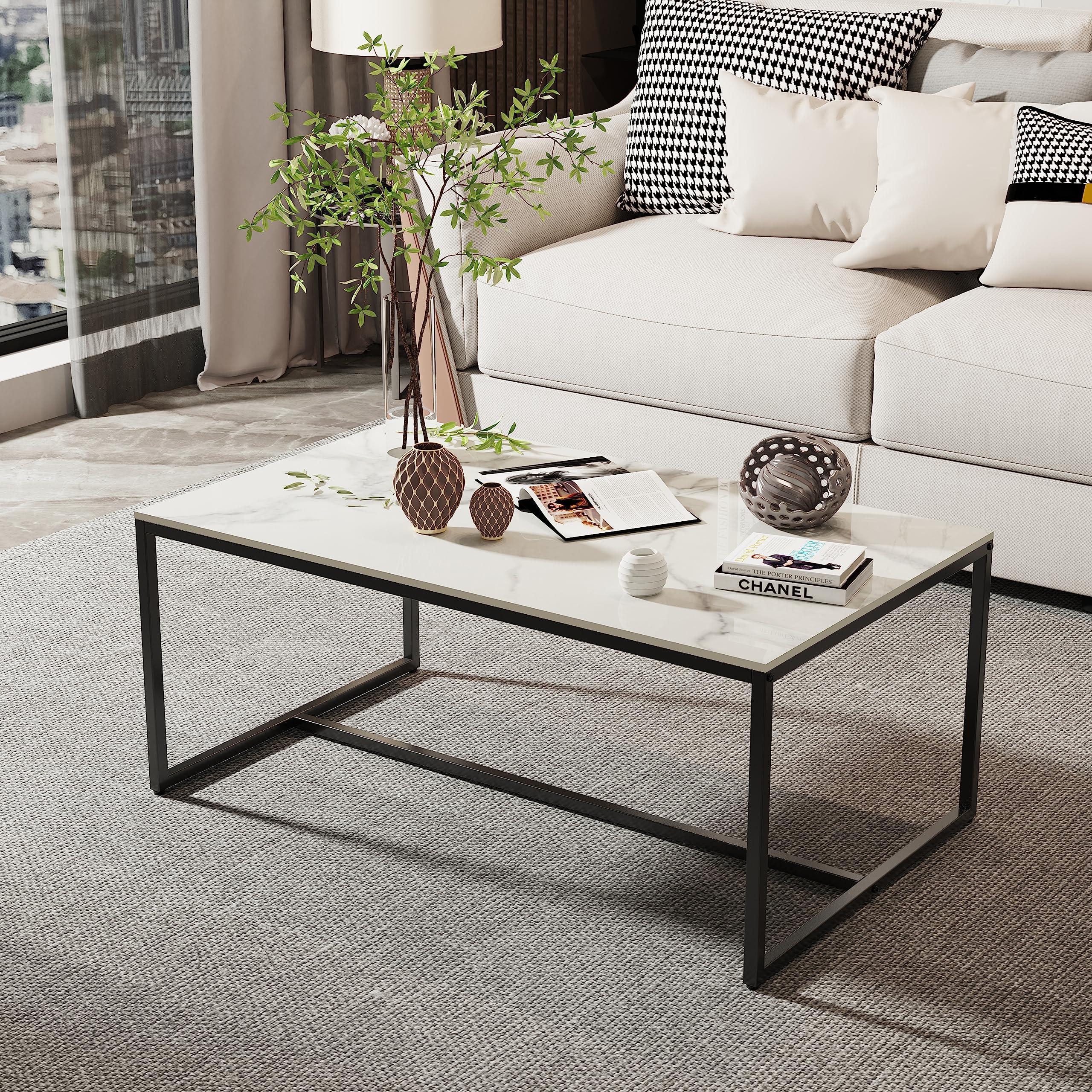 Choose‍ stone⁢ accents, like coffee tables, for an earthy living room feel