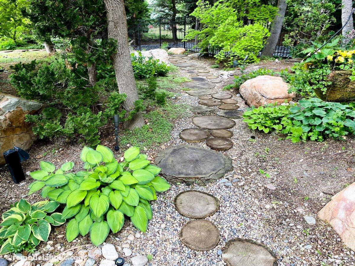 Focus on textures: ⁤Combine smooth stones with rough wood ‌for visual ⁢interest ⁣in your Zen Garden