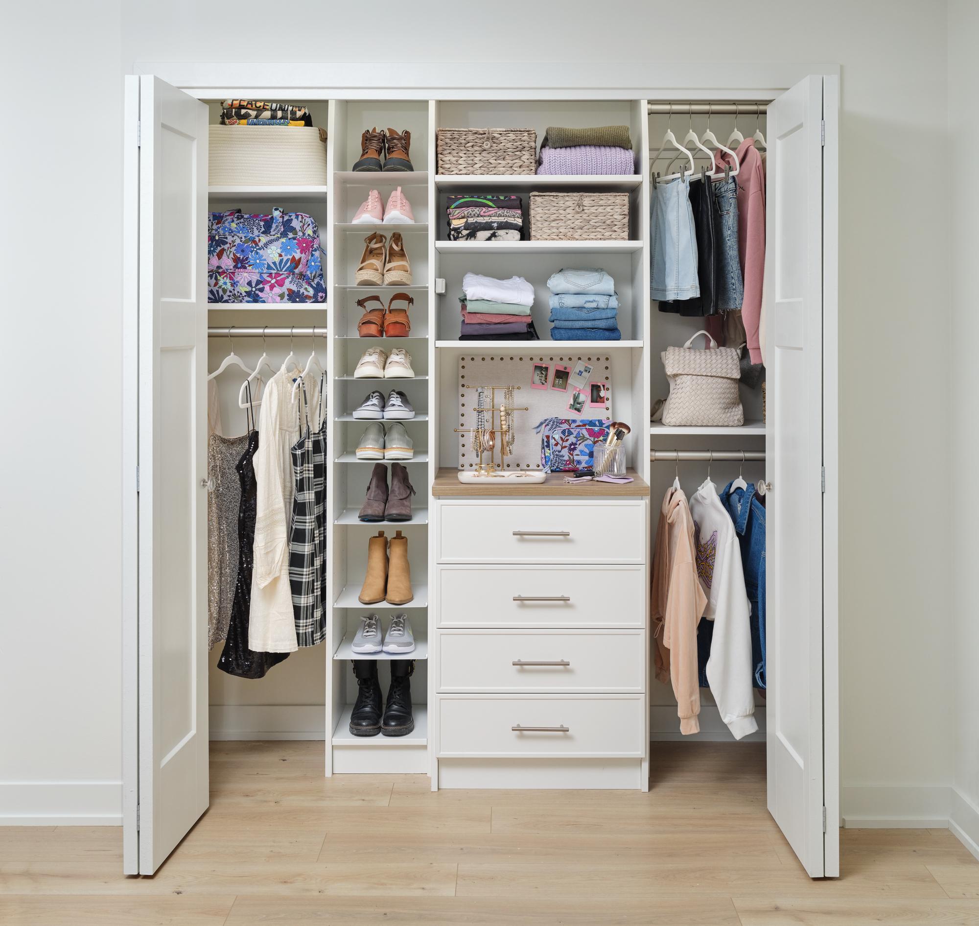 Build a ‌custom closet space ⁢for ​improved ⁢organization in the teen bedroom