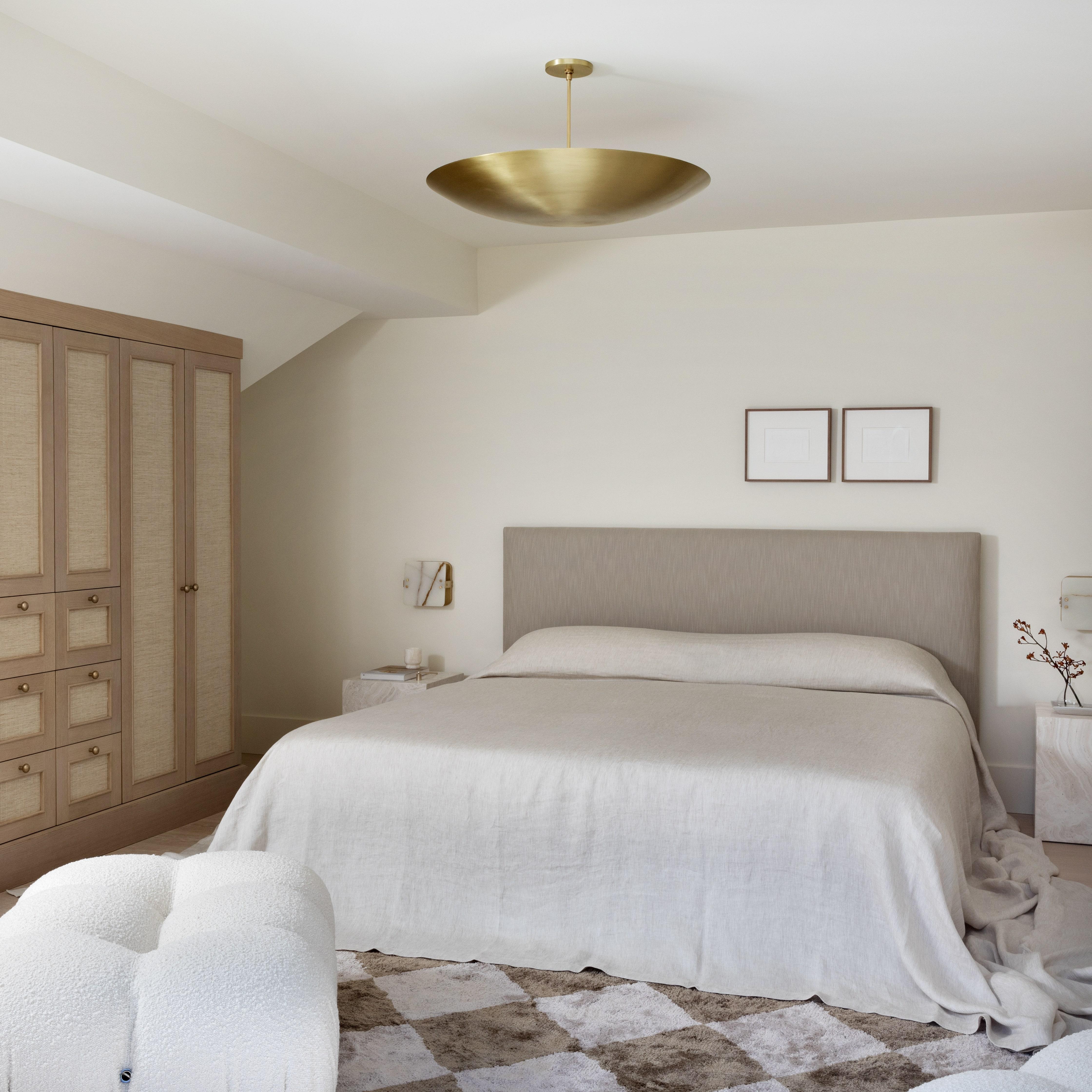 Statement Lighting: A captivating bedroom trend that ⁢enhances ambiance