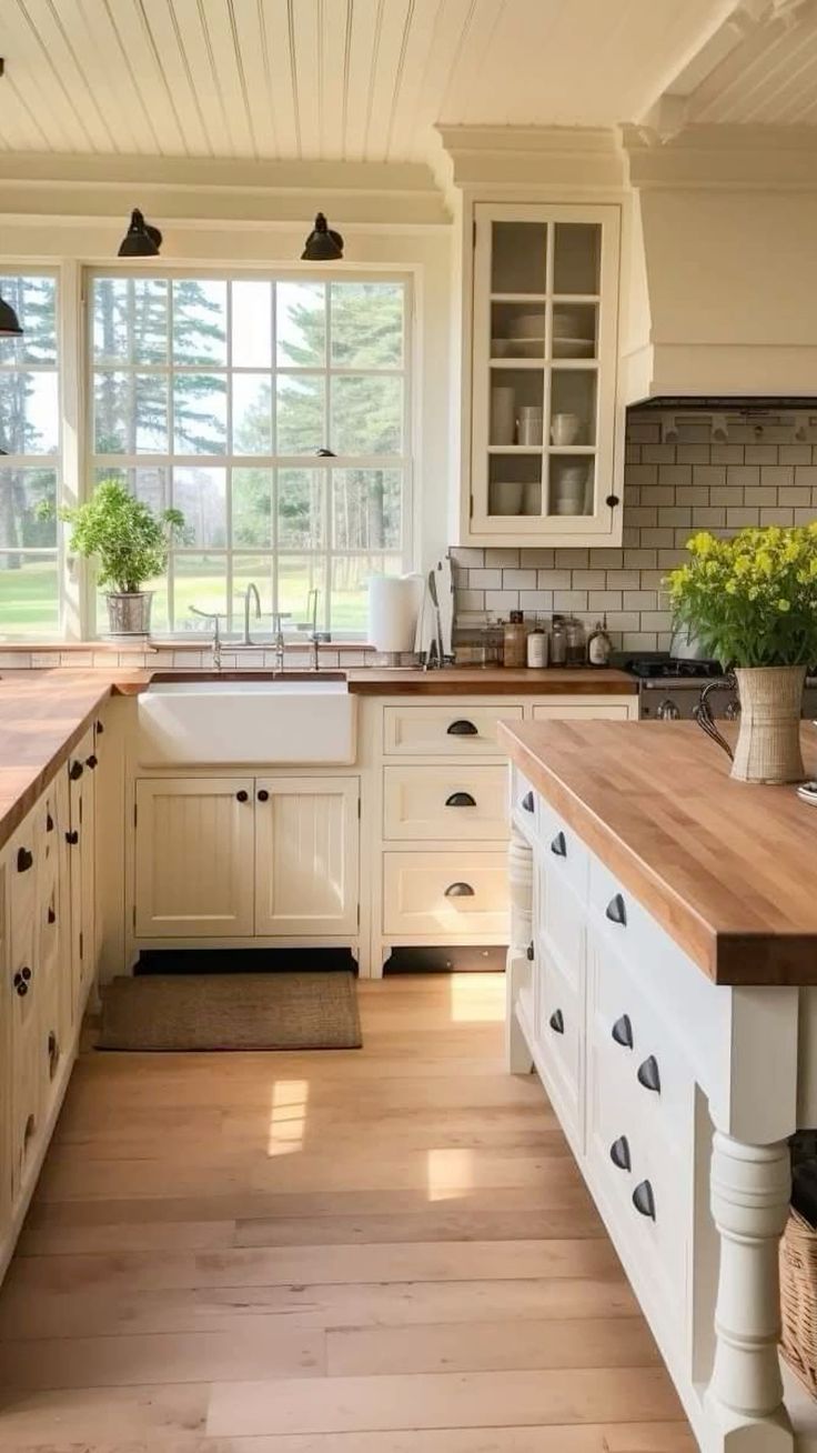 24 Essential Elements for Your Dream Farmhouse Kitchen