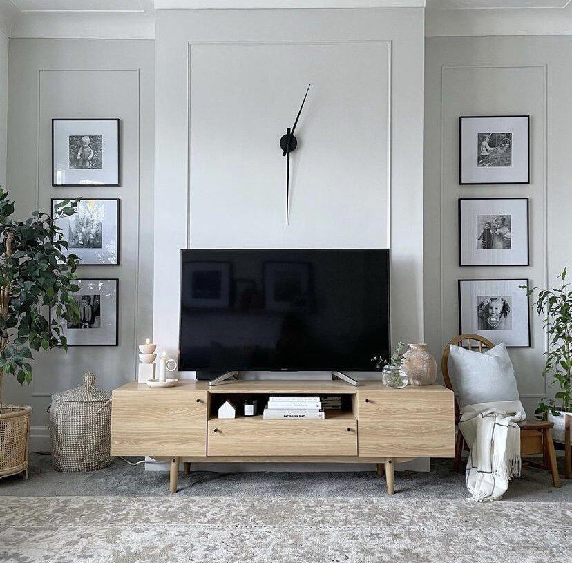 Fireplace⁤ or faux option⁣ for⁤ a warm focal point‌ in⁣ your living room