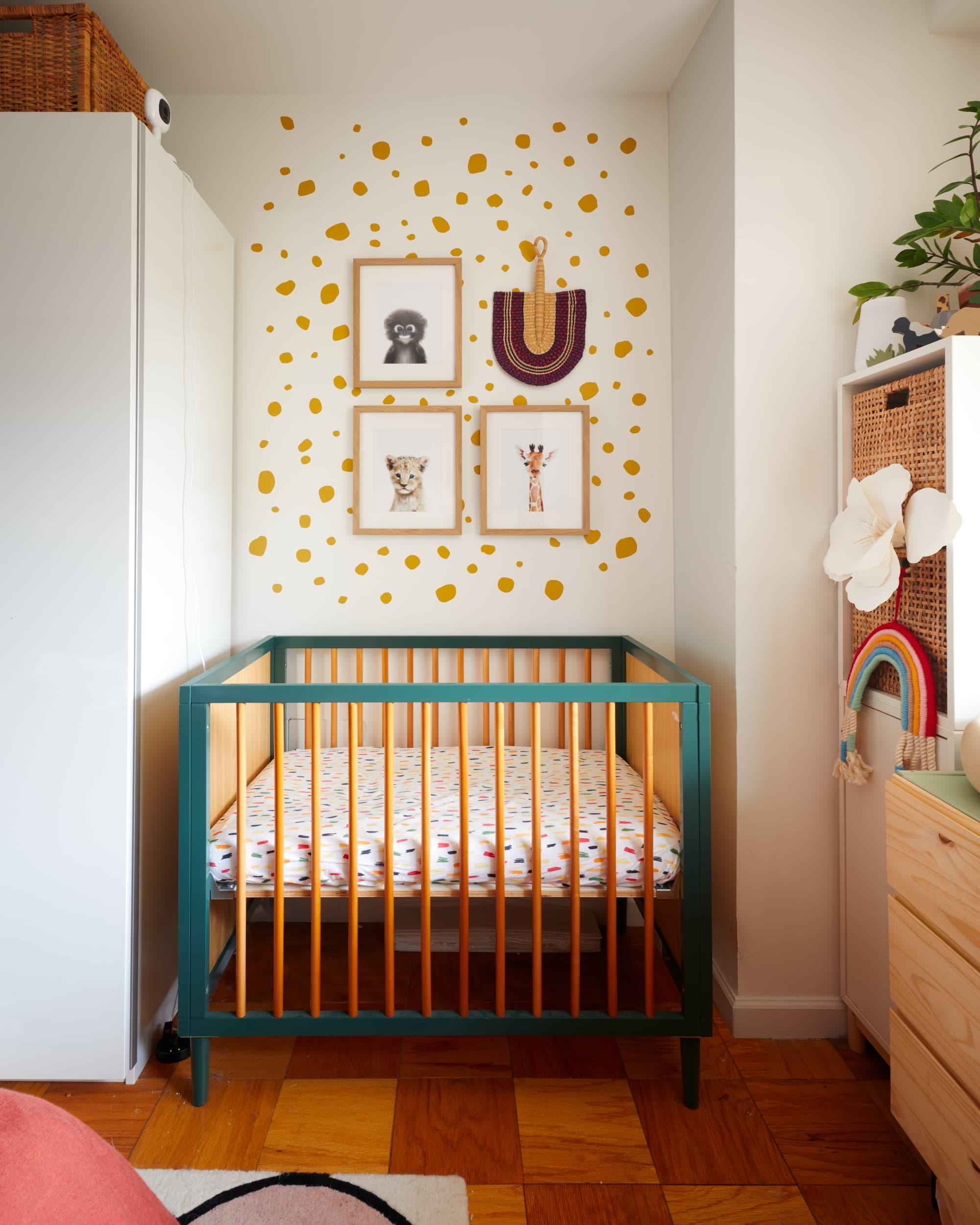 Use family‌ photos ⁢to personalize your Nursery Nook space