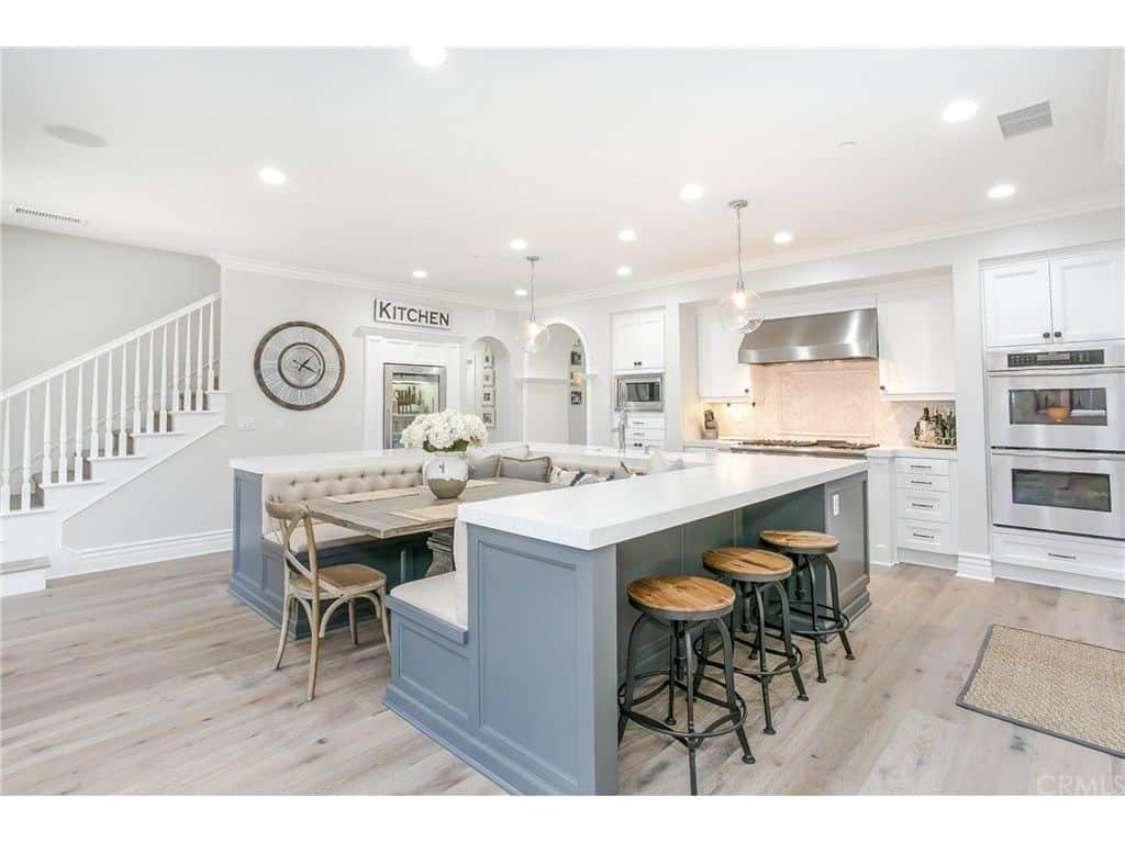 Consider an island for additional counter ‍space‌ and⁤ a casual dining area in your Eat-In ⁤Kitchen