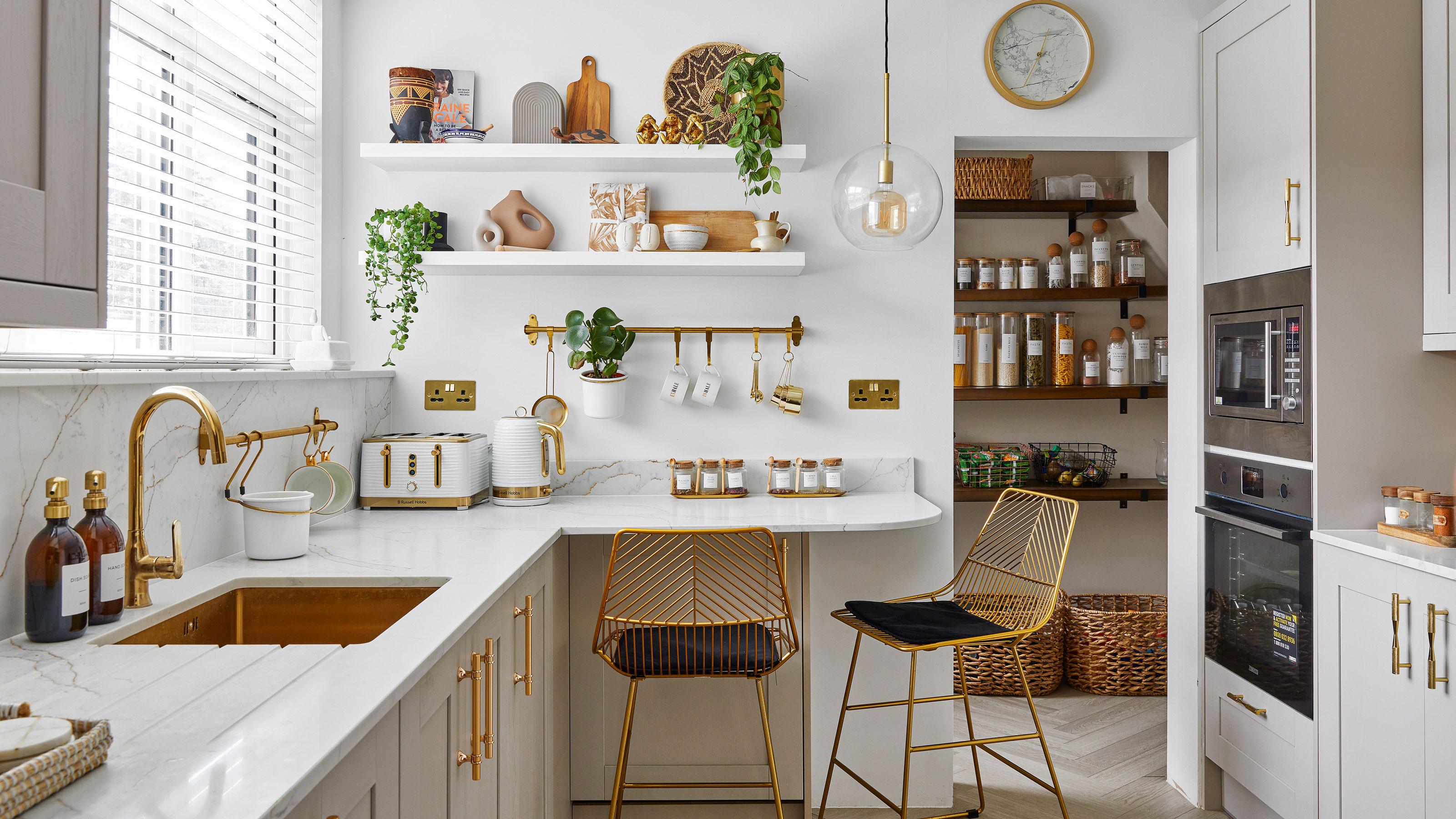 Use ⁣under-shelf racks to maximize ⁣space in your galley kitchen cabinets