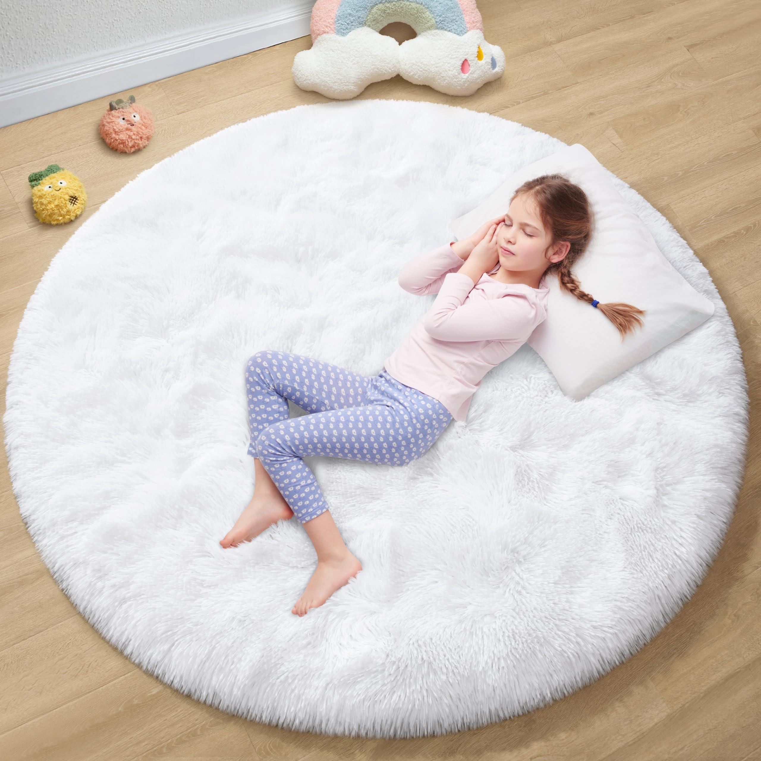 A plush area rug adds softness⁢ to your nursery⁢ nook