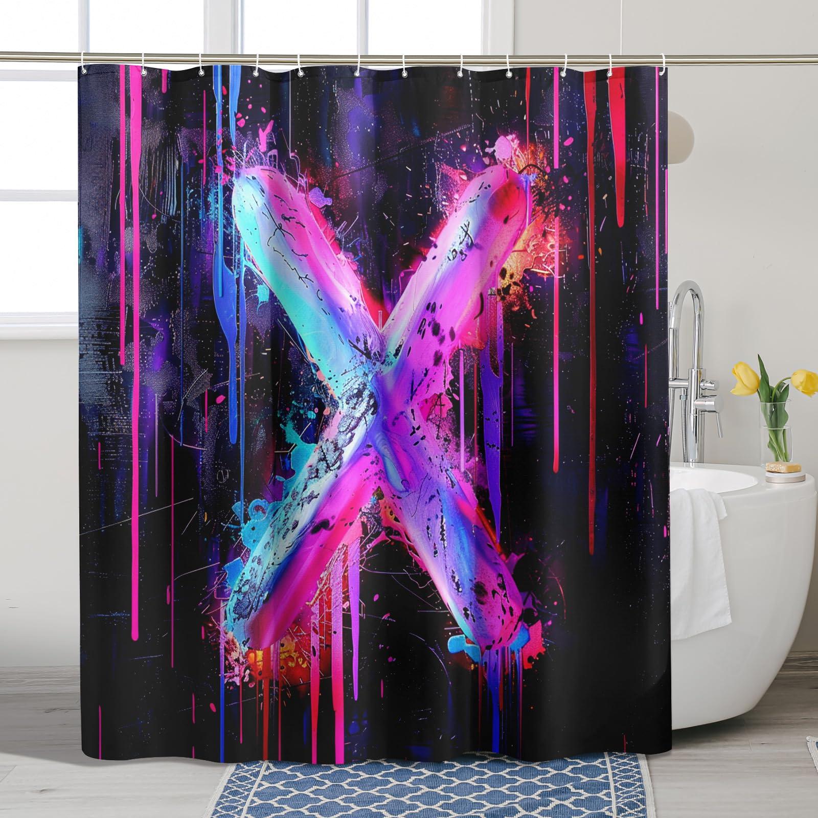 Choose a bold shower curtain to make a statement in your ‌eclectic bathroom