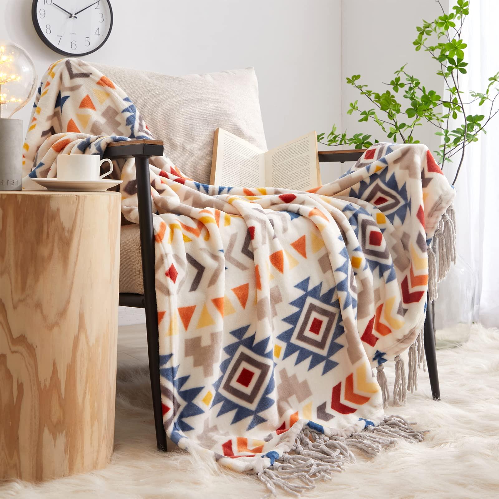 Use colorful throws to infuse warmth and depth into your ⁢Boho Living Room