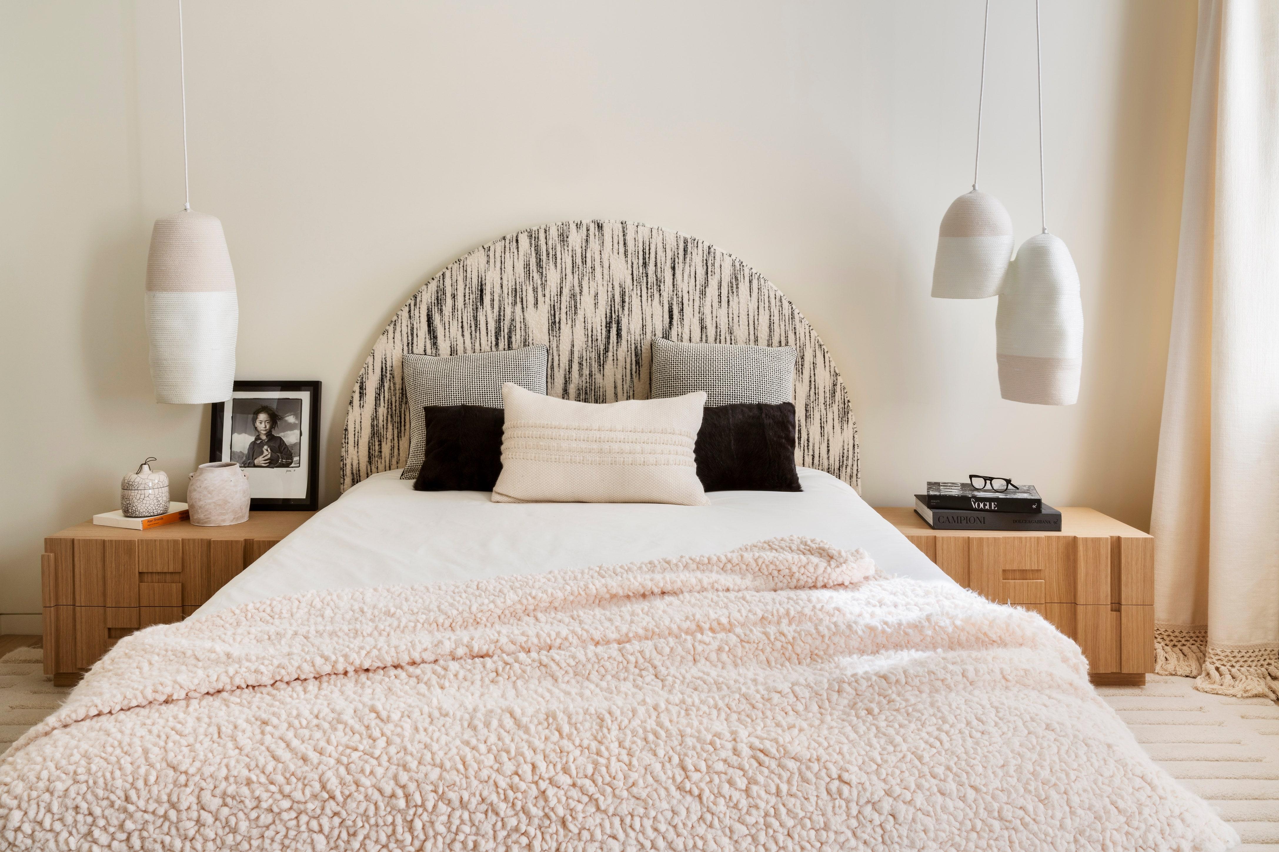 Incorporate natural ⁣materials for a calming minimalist bedroom atmosphere