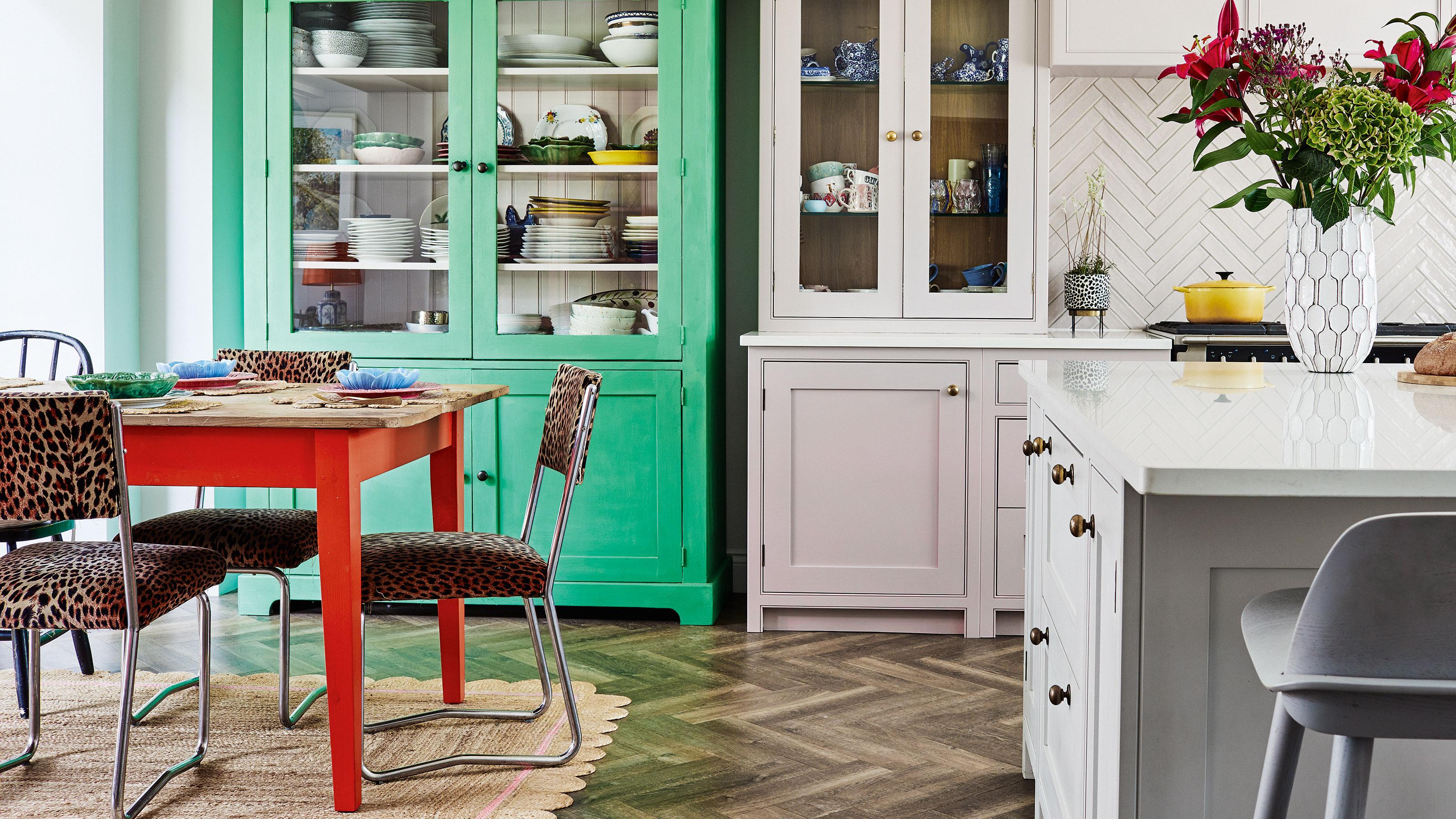 Incorporate a foldable dining table that fits snugly in your ⁤galley kitchen