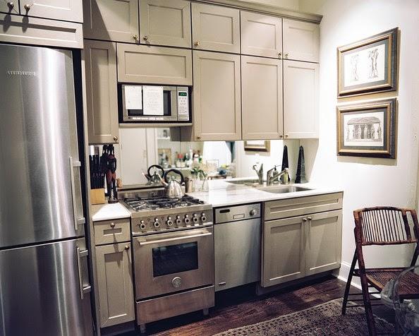 Opt for mirrored backsplashes to reflect light in your galley ‌kitchen