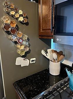 Utilize magnetic strips for spice jars in ⁢your galley kitchen to save counter space