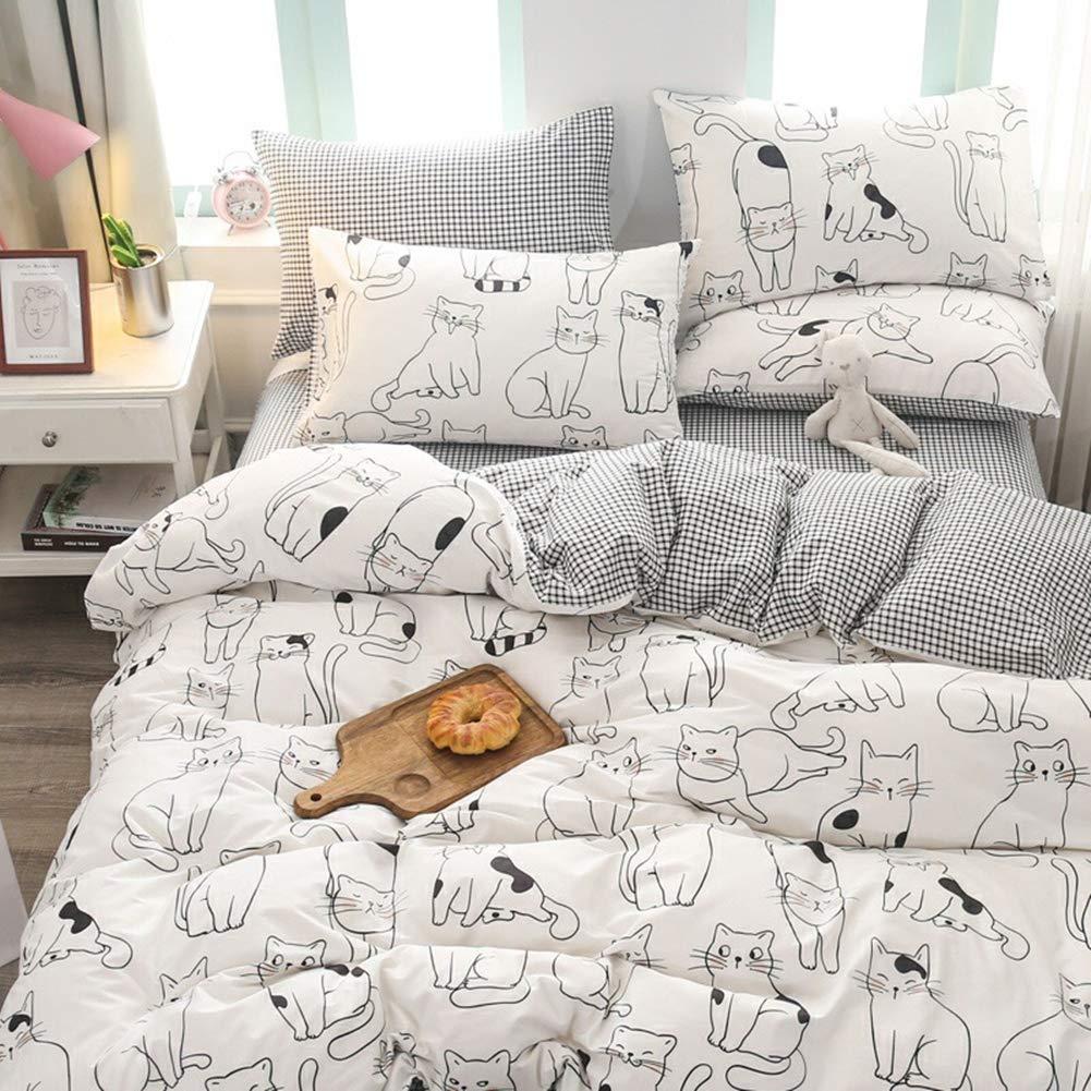 Personalize​ the bedding⁣ with unique patterns that reflect your teens style