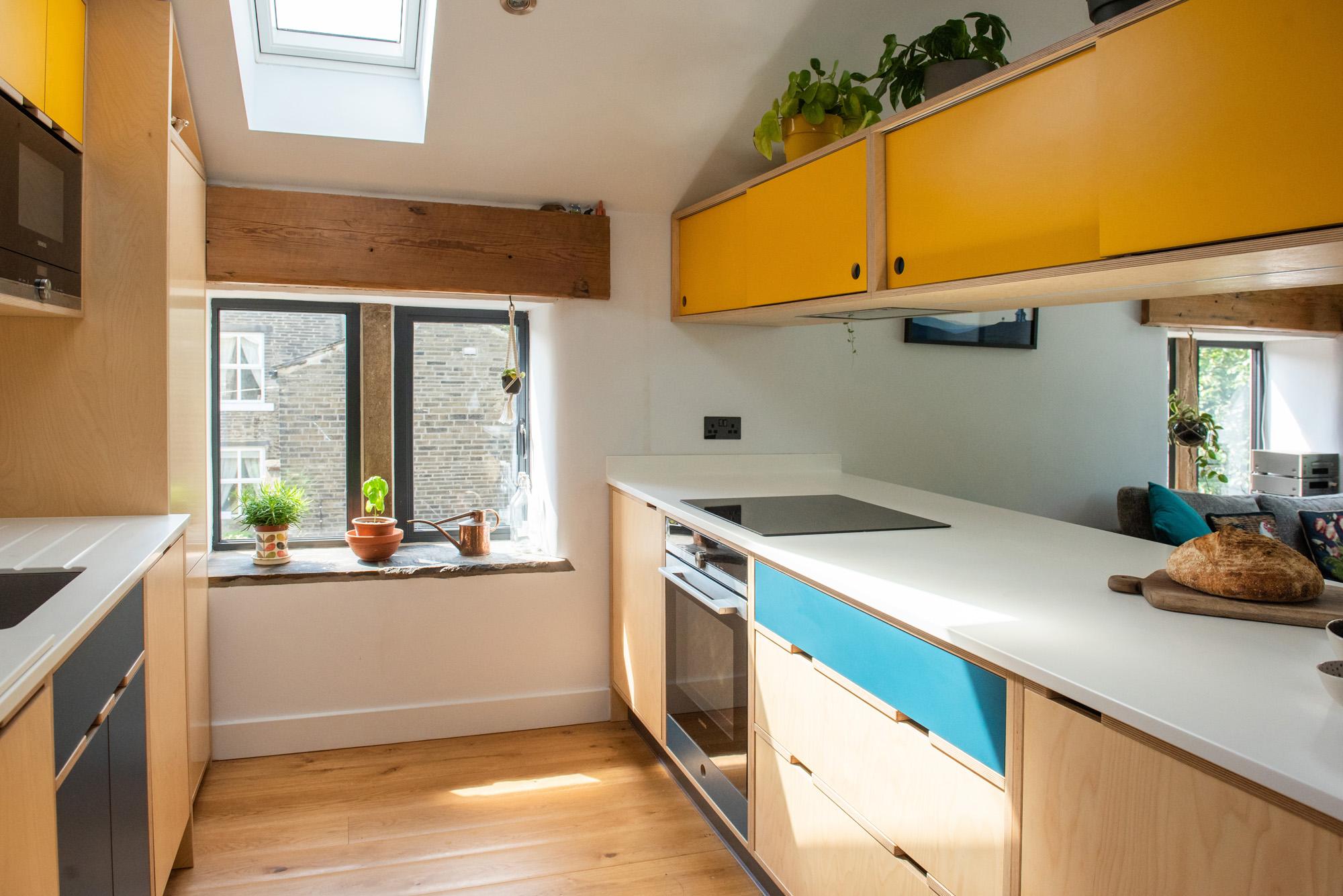 Employ a sliding barn door ​to save ‍space⁢ in your ⁣galley kitchen