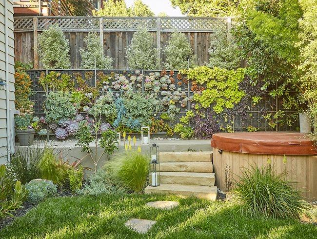 Utilize vertical ‌gardening techniques to maximize space in your front yard landscaping