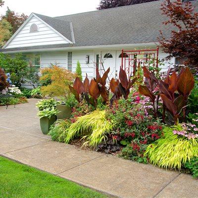 Design a themed garden that ​reflects your personality in⁢ front yard ⁢landscaping