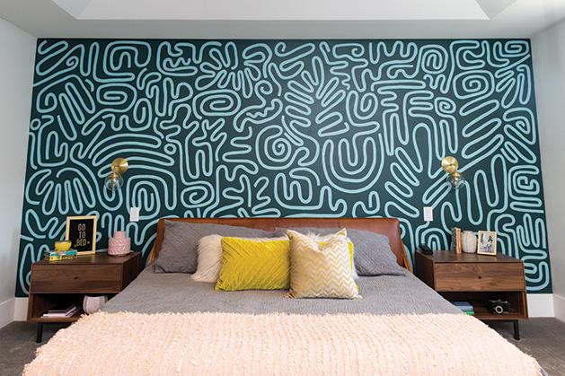 Use bold wallpaper patterns to create ‍a​ striking focal point