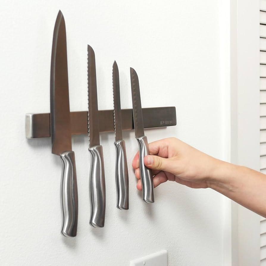 Use magnetic ‌strips ‍to hold knives and metal utensils in your Galley Kitchen