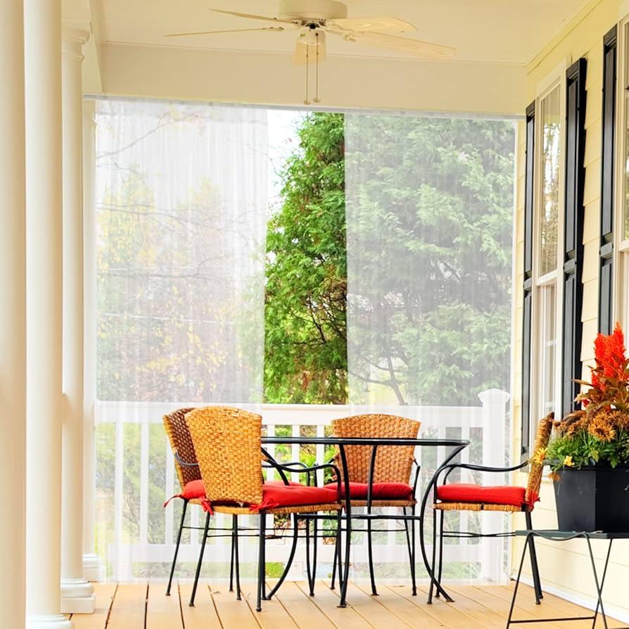 Hang decorative curtains on your screened porch for a touch⁤ of elegance and privacy