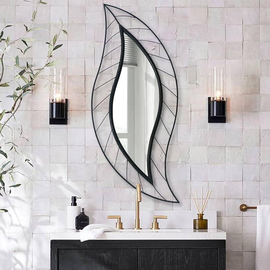 Combine decorative mirrors with different ⁤shapes in your eclectic bathroom