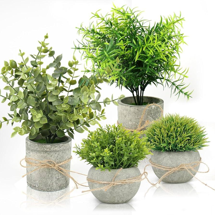 Create a mini plants corner to add life to your small⁢ bathroom